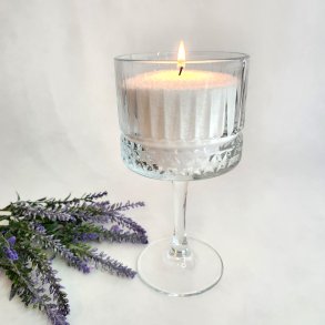 Facetslebet glas p� h�j fod