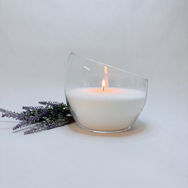 Lille skr� glasbowle 15,5x18,5 cm.